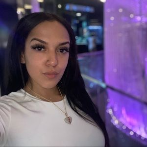 Meet your Posher, Monica